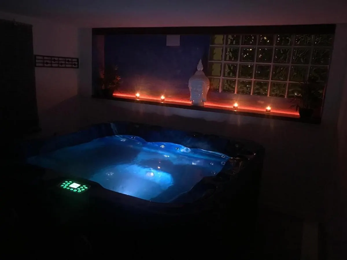 Villa De L O L A, Pura Calma & Jakuzzi, A 50 Minutos De Malaga Y 45 De Cordoba Lucena 0*,  Spain